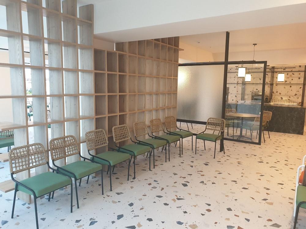 פליראקי Mazoren Art Hotel מראה חיצוני תמונה